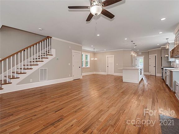 4th image of 901 North Dr #4