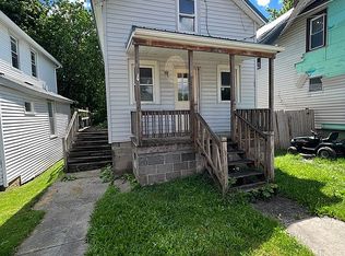 12 Pleasant St, Le Roy, NY 14482