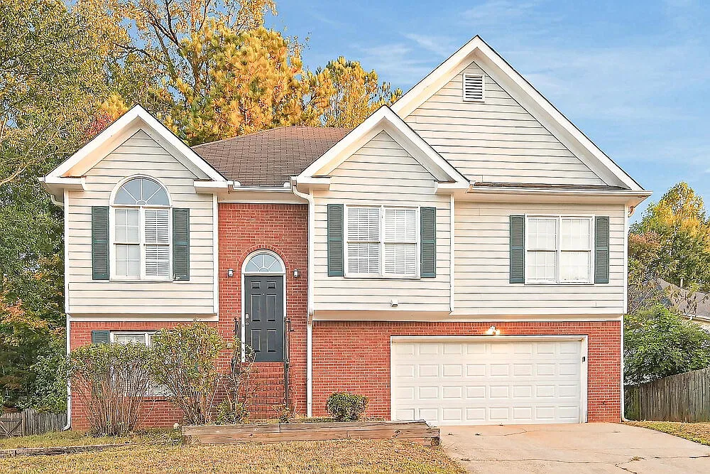 4 bed, 3.0 bath, 2362 sqft, $2,305 — Photo 1