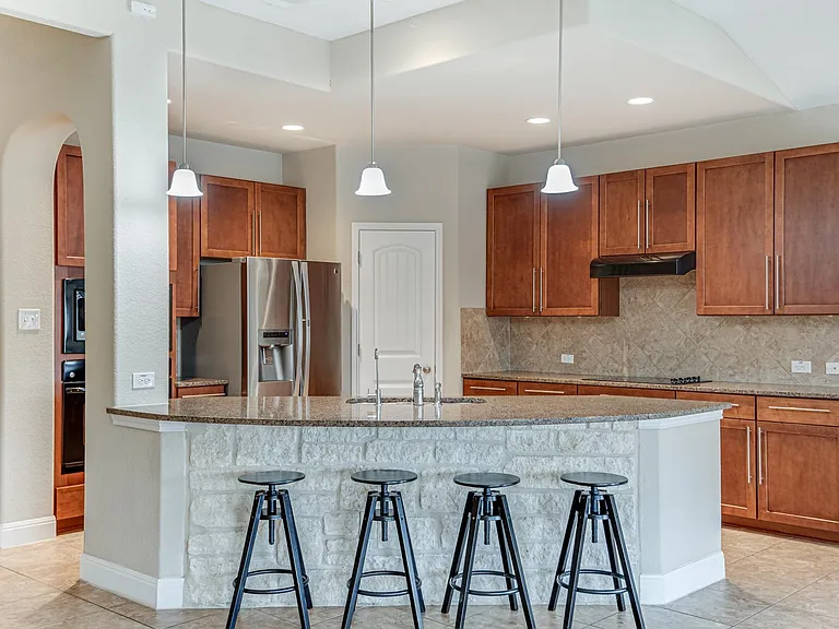 562 White Cyn — Photo 7