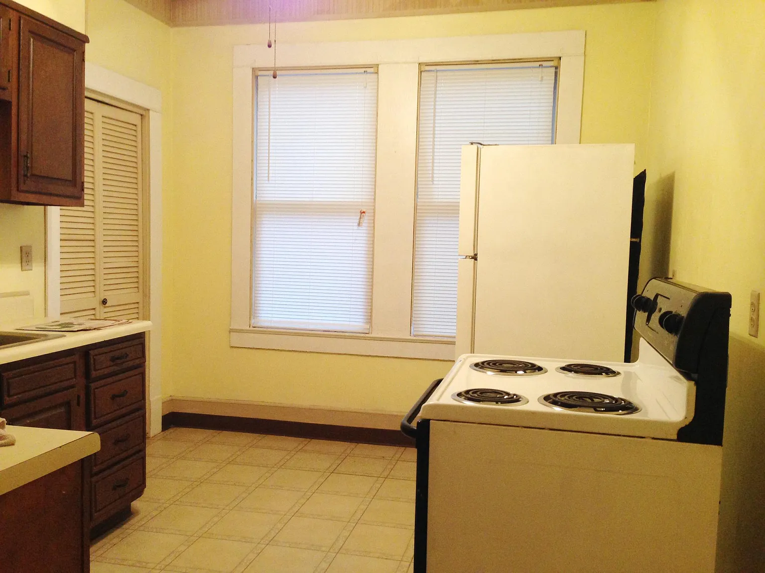 2348 Hill St — Photo 3