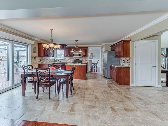 3rd image of 751 Mallard Dr