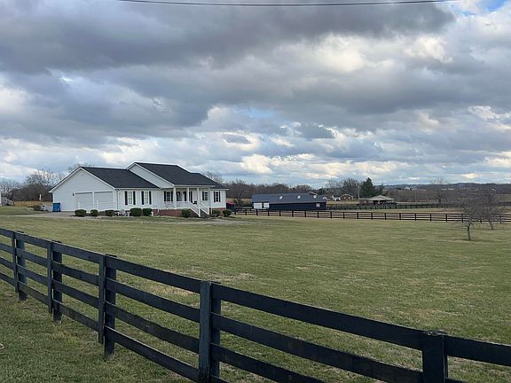 2nd image of 104 Stewart St