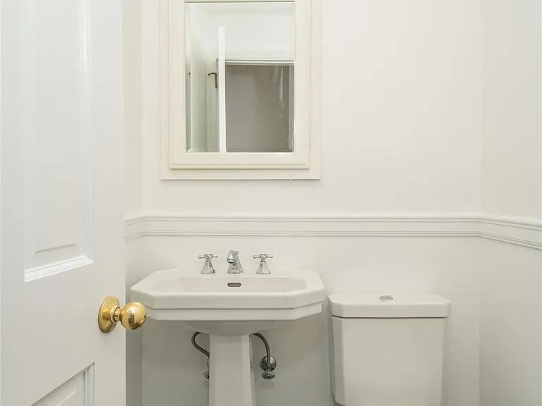 105 Douglas Rd — Photo 13