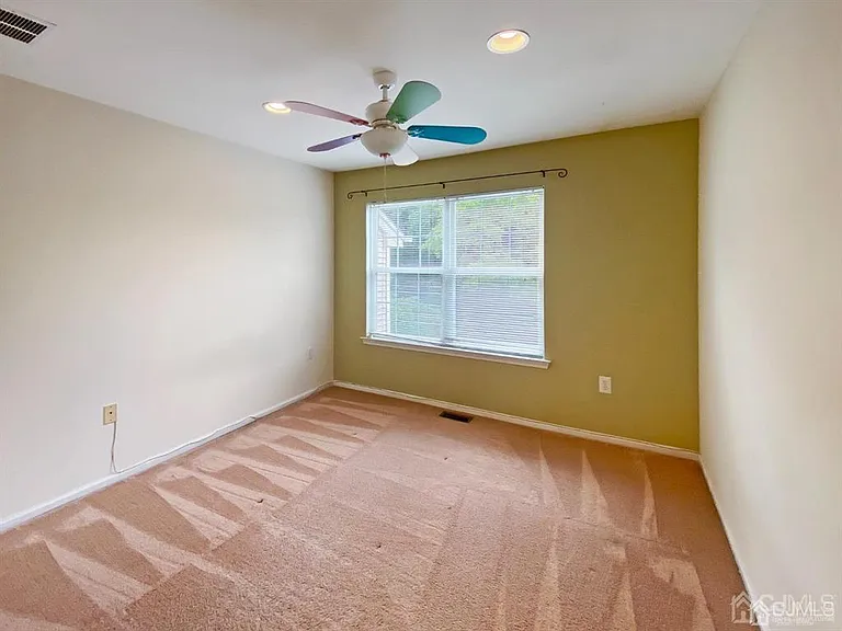 48 Berkshire Way — Photo 16