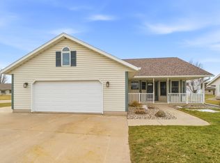 405 W Hawthorne Dr, Waupun, WI 53963