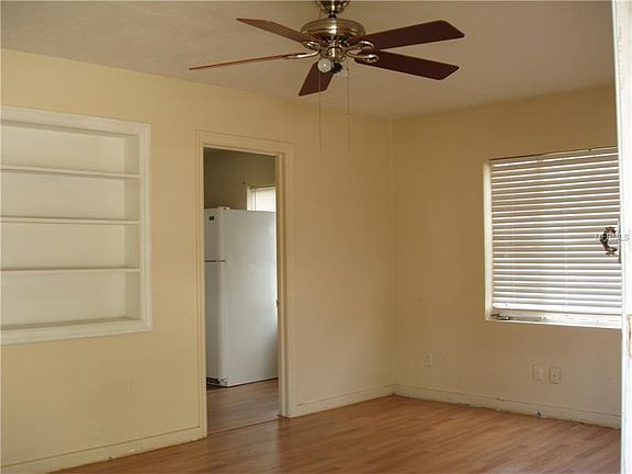2nd image of 914 Verona St