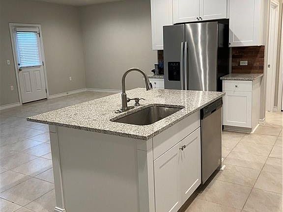3rd image of 11904 Saddle Rock Dr