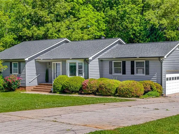 123 Deerfield Country Rd, Randleman, NC 27317