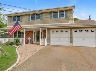 7 Freedom Court, Babylon, NY 11702