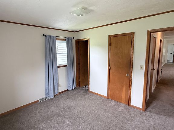 4th image of 102 Fairfield Rd W