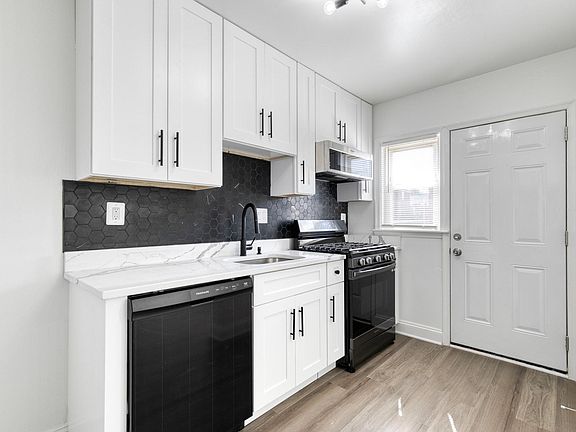 3rd image of 2226 Redthorn Rd
