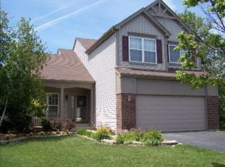 9 Monarch Ct, Lake In The Hills, IL 60156