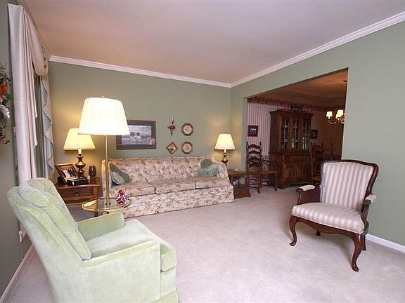 5th image of 7282 Applevalley Ct