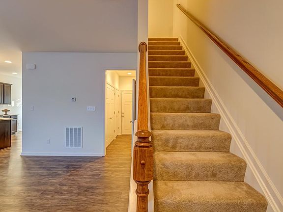 2nd image of 885 Glasford Sq