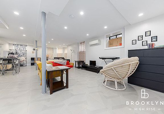 5th image of 989 Bedford Ave #1