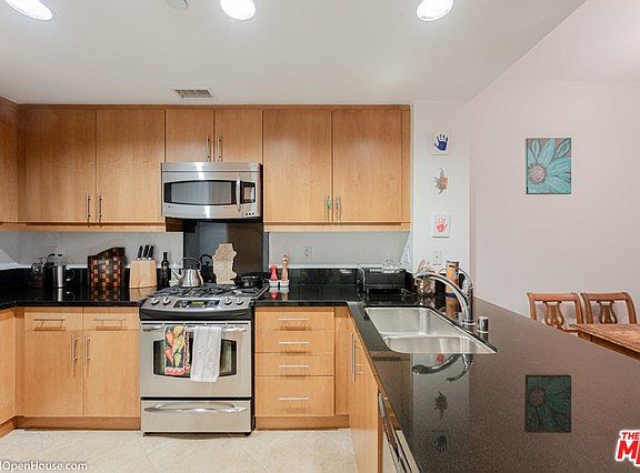 4th image of 150 The Promenade N Unit 221