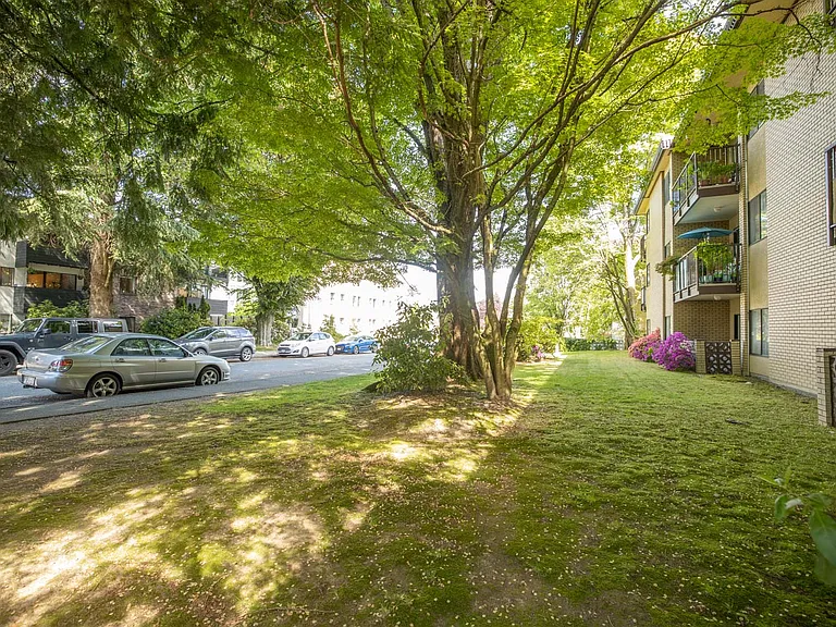 1030 W 14th Ave — Photo 5