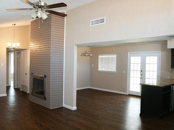 4th image of 203 Warwich St