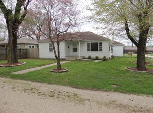300 E Cofield St, Aurora, MO 65605