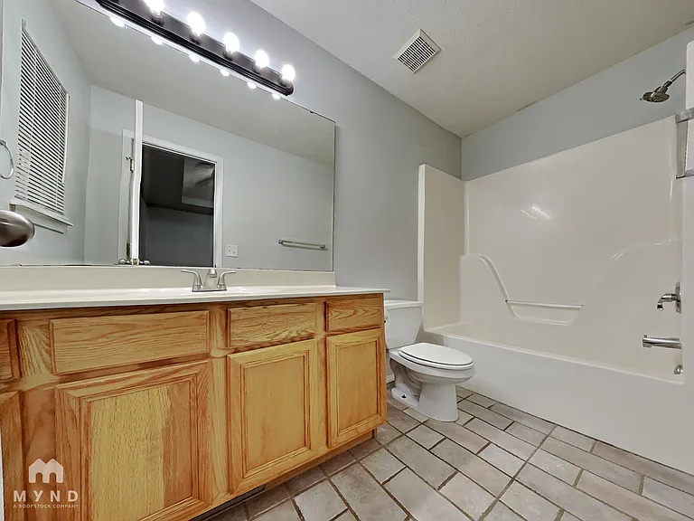674 N Jonathan Ave — Photo 9