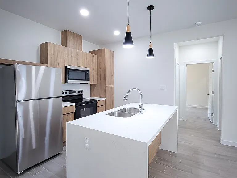 1404 W Platinum Dr #4 — Photo 2