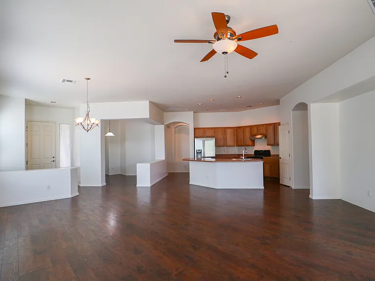 1022 W Blue Crest Dr — Photo 3