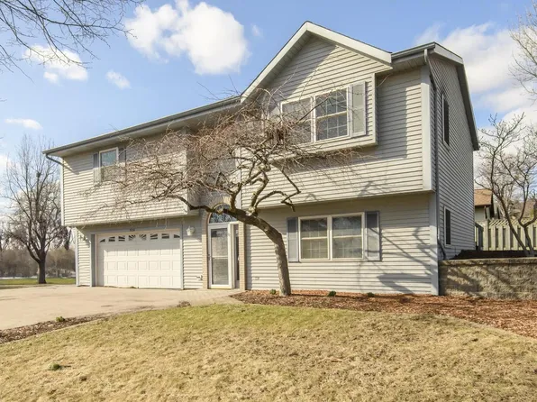 3534 Stanford LANE, West Bend, WI 53090