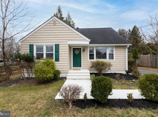 28 Crest Ave, Pennington, NJ 08534