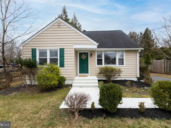 28 Crest Ave, Pennington, NJ 08534