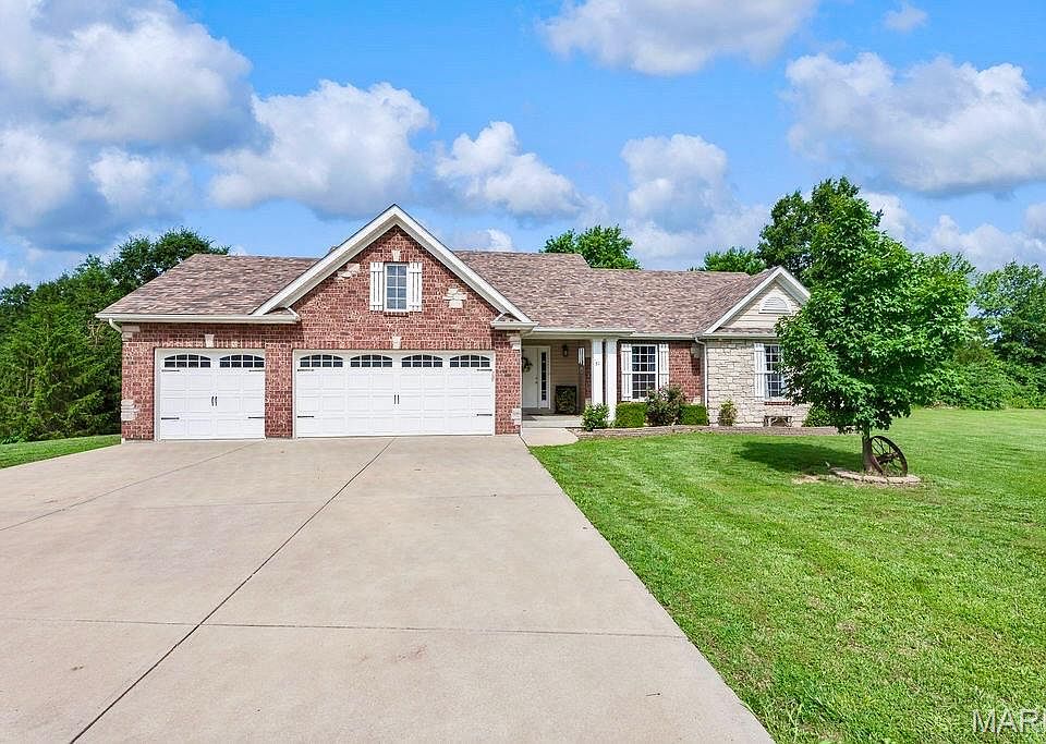1st image of 31 Pine Lake Dr