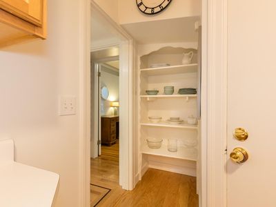 2456 Leavenworth St - Image 2