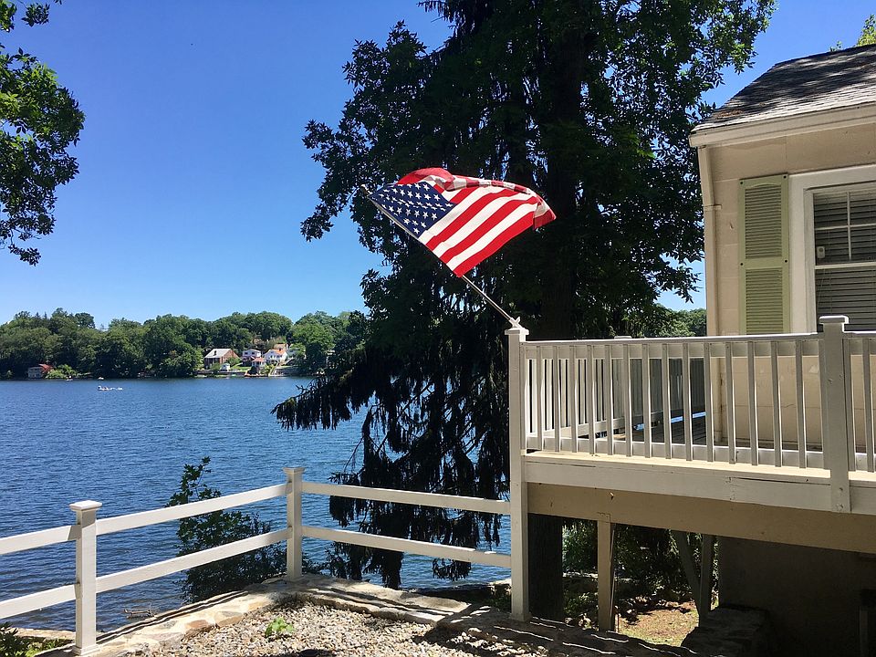 1st image of 285 Lake Dr