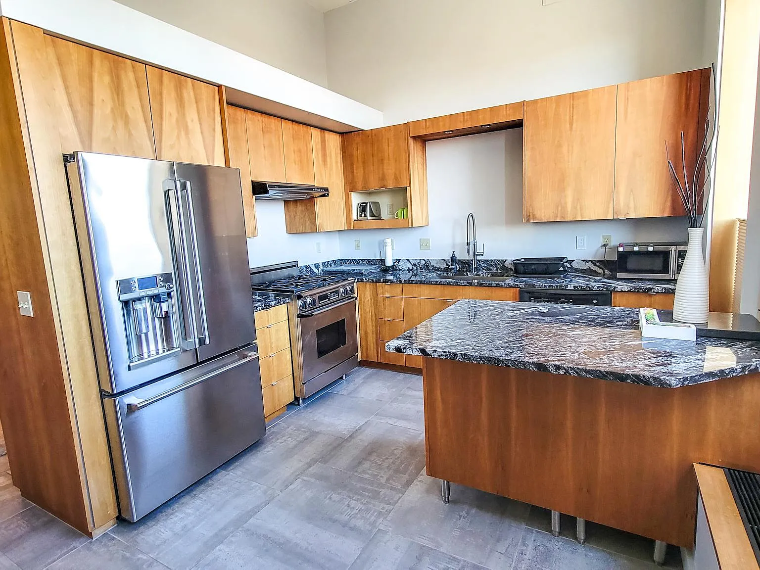 2 bed, 1.5 bath, 1500 sqft, $1,895 — Photo 2