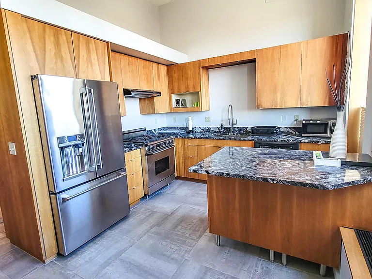 208 W Superior St #230 — Photo 2