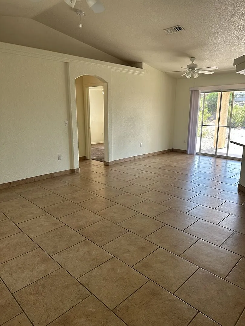 Unfurnished Full Time — Photo 4