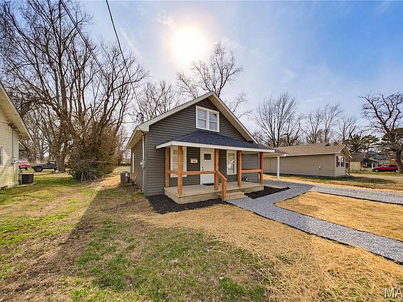 2nd image of 518 W Victor St