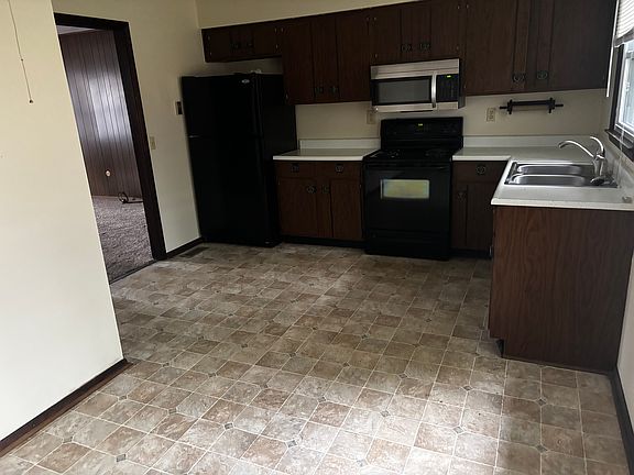 3rd image of 1800 N Loesch Rd #D