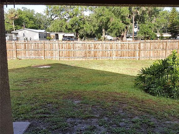 4th image of 1664 Lake Ln