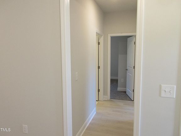 5th image of 211 S Cousins Ct