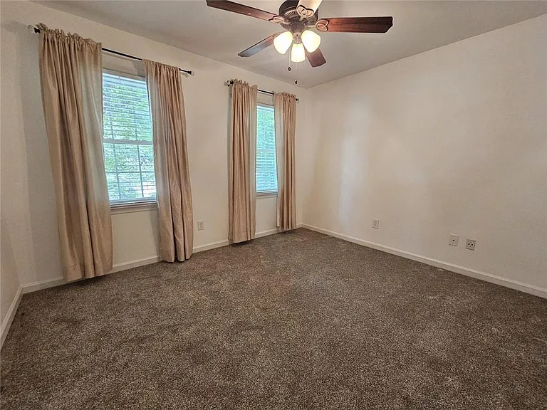 290 Oakmere Dr — Photo 20