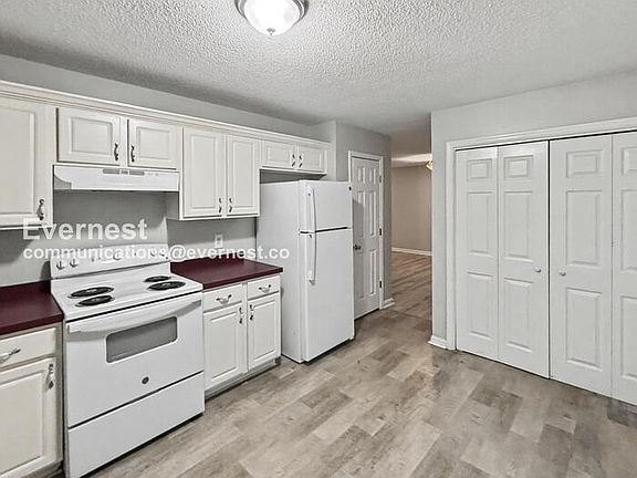 4th image of 1104 Oak Creek Trl NE