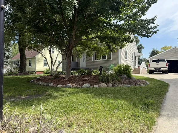1127 Cooper Dr, Fort Dodge, IA 50501
