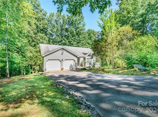 81 Carpenters Ln, Tryon, NC 28782