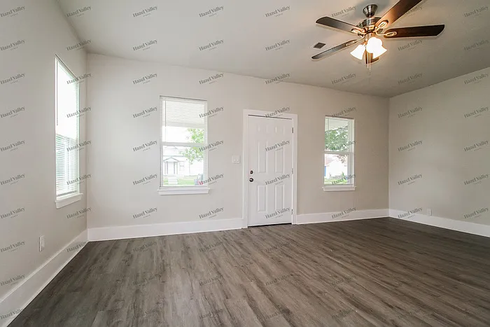 2 bed, 1.0 bath, 1067 sqft, $1,045 — Photo 3