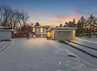 37959 Streamview Dr, Sterling Heights, MI 48312