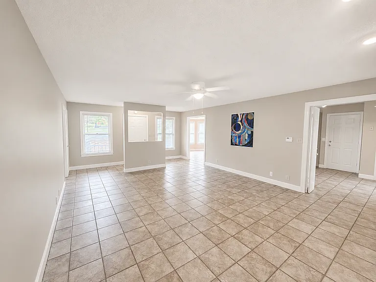 538 Brentwood Cir — Photo 3