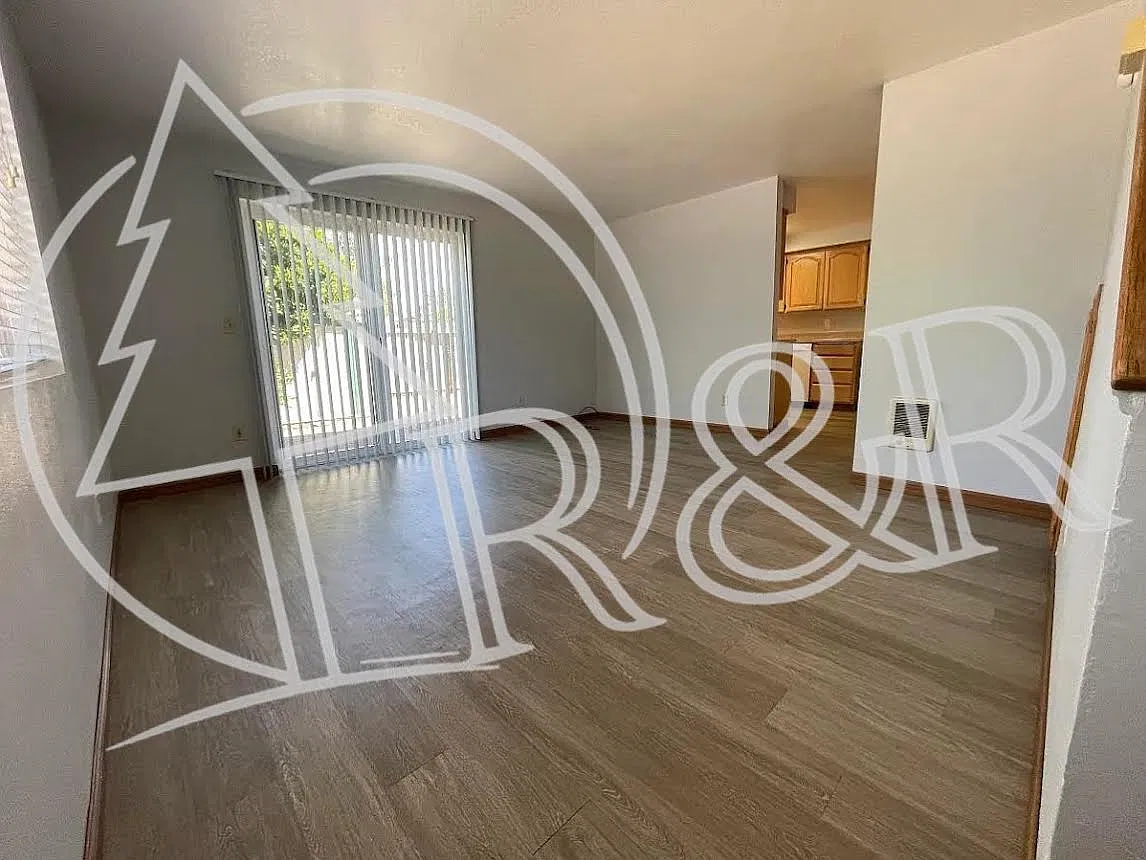 3 bed, 1.5 bath, 1310 sqft, $2,095 — Photo 3