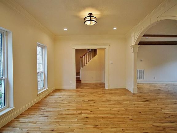 3rd image of 1010 Crossroads Dr