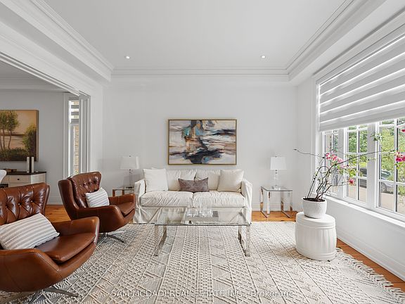 5th image of 725 Queensway W